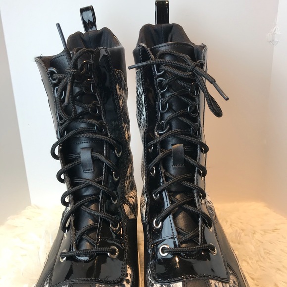FASHION NOVA PLATFORM SNAKEPRINT LACE BOOT SIZE 11 - Picture 3 of 11